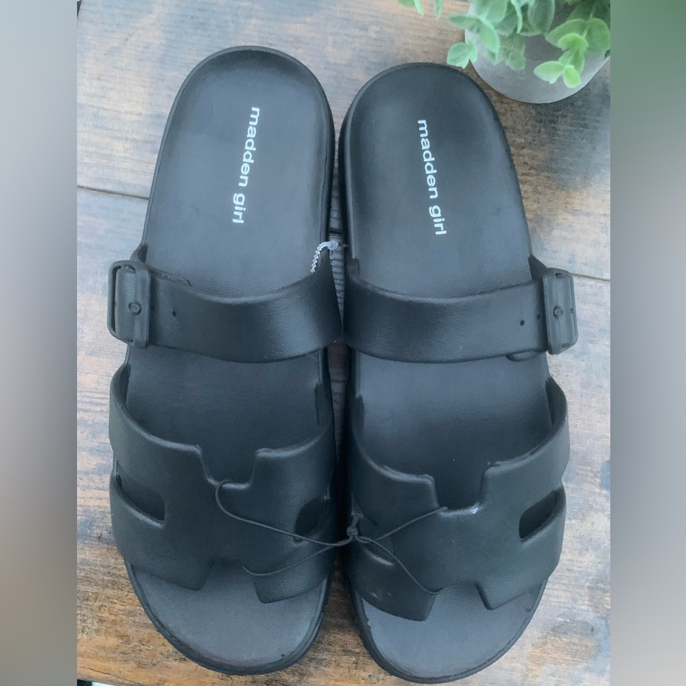 NWT cute Black “Madden Girl” Black Women's H Sandals buckle - Picture 5 of 6